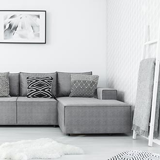 Plattenbau-Wohnzimmer im skandinavischen Stil Inspiration für ein Sofa